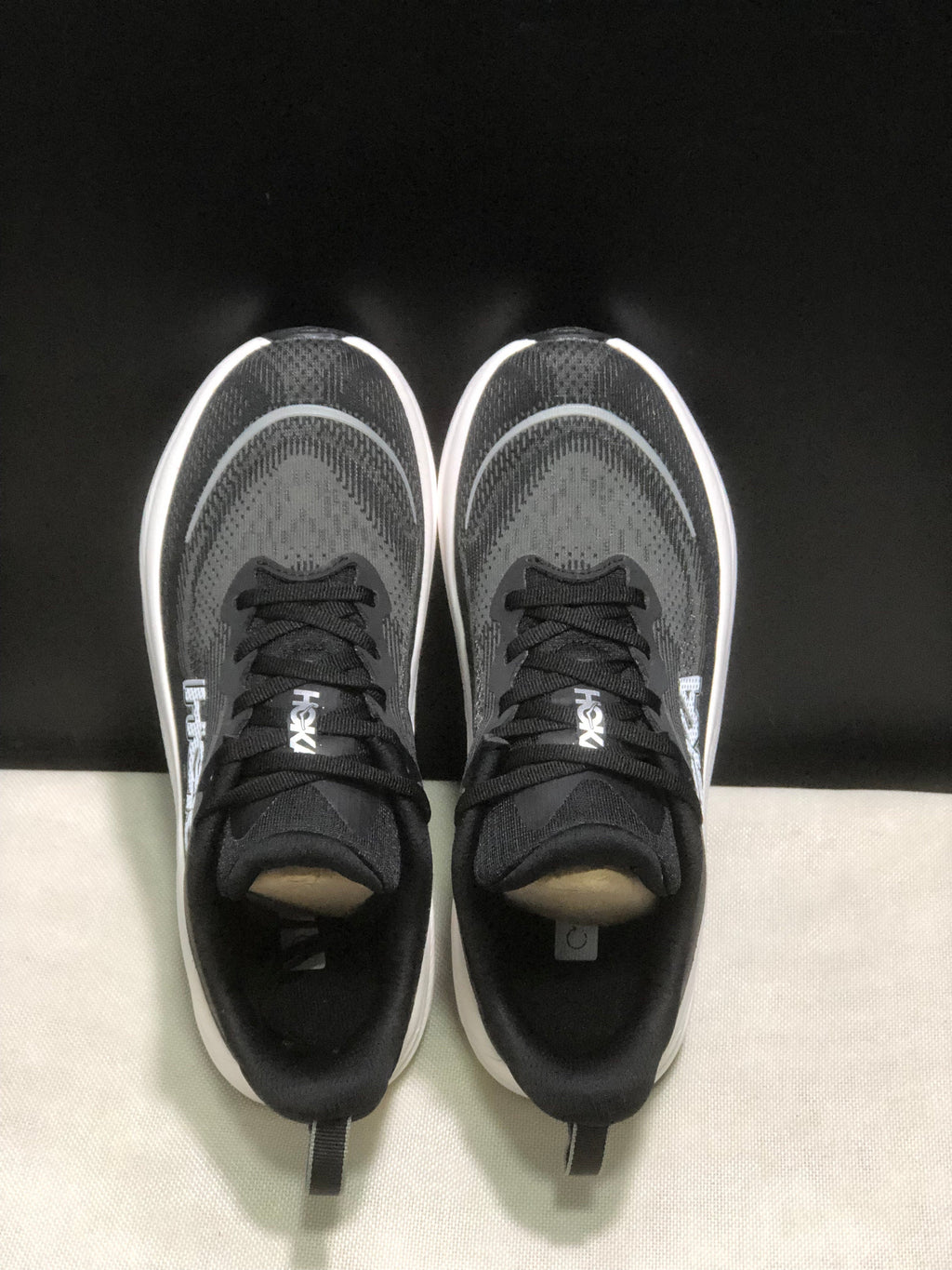 HOKA ONE ONE SKYFLOW